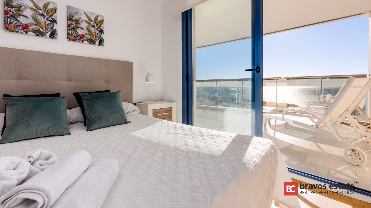 Seafront 2-Bedroom Apartment in Altea - 13