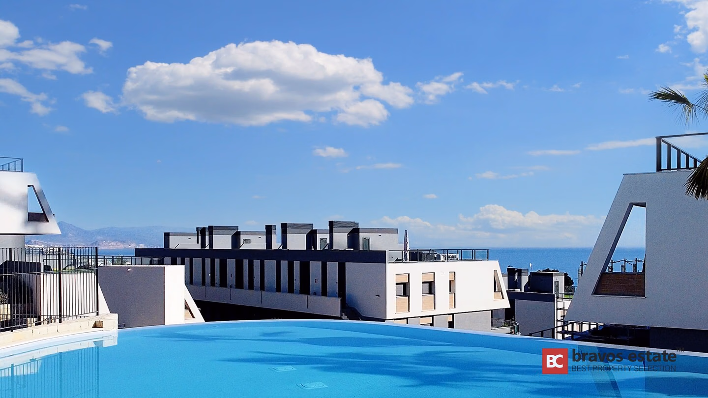 Beachside 2-Bedroom Apartment in Arenales del Sol - 14
