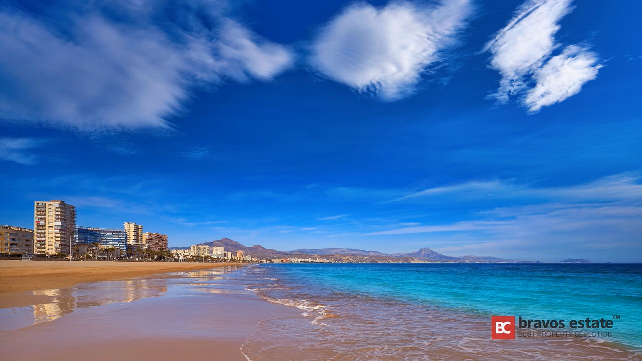 Beachside 4-Bedroom Bungalow in El Campello - 28