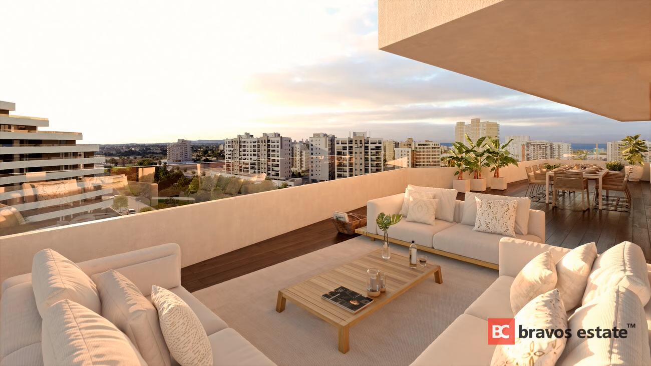 Beachside 4-Bedroom Apartment in Playa de San Juan · 136 m² - 19