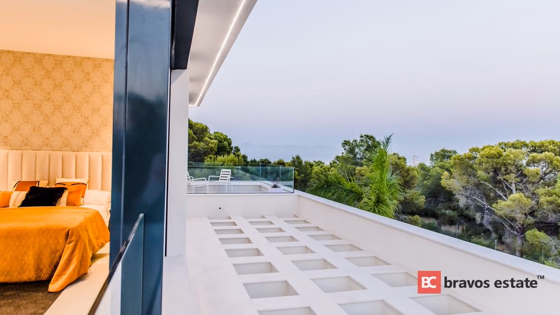 Spacious 3-Bedroom Villa in Finestrat · 282 m² - 5