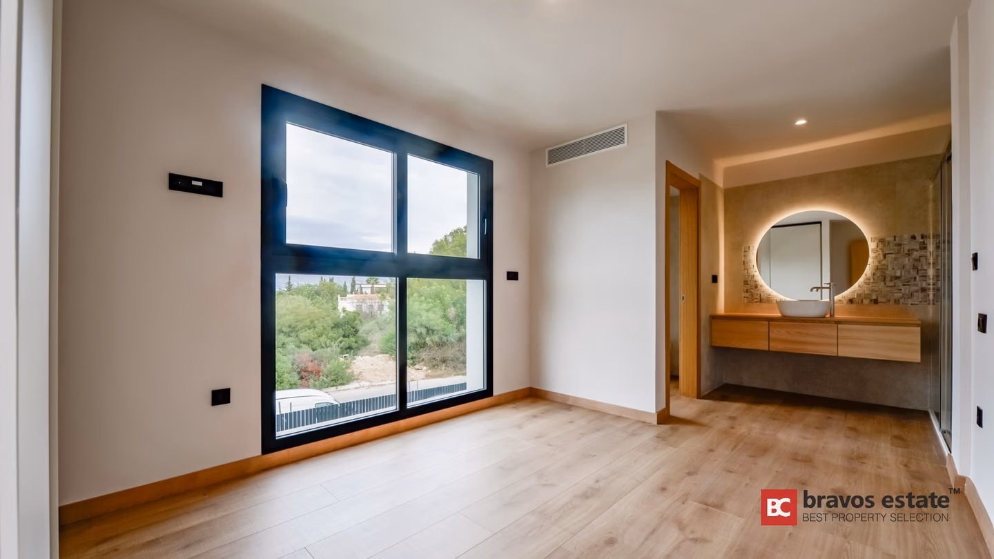 Villa with Elevator and En-Suite Bedrooms in Alfaz del Pi - 8