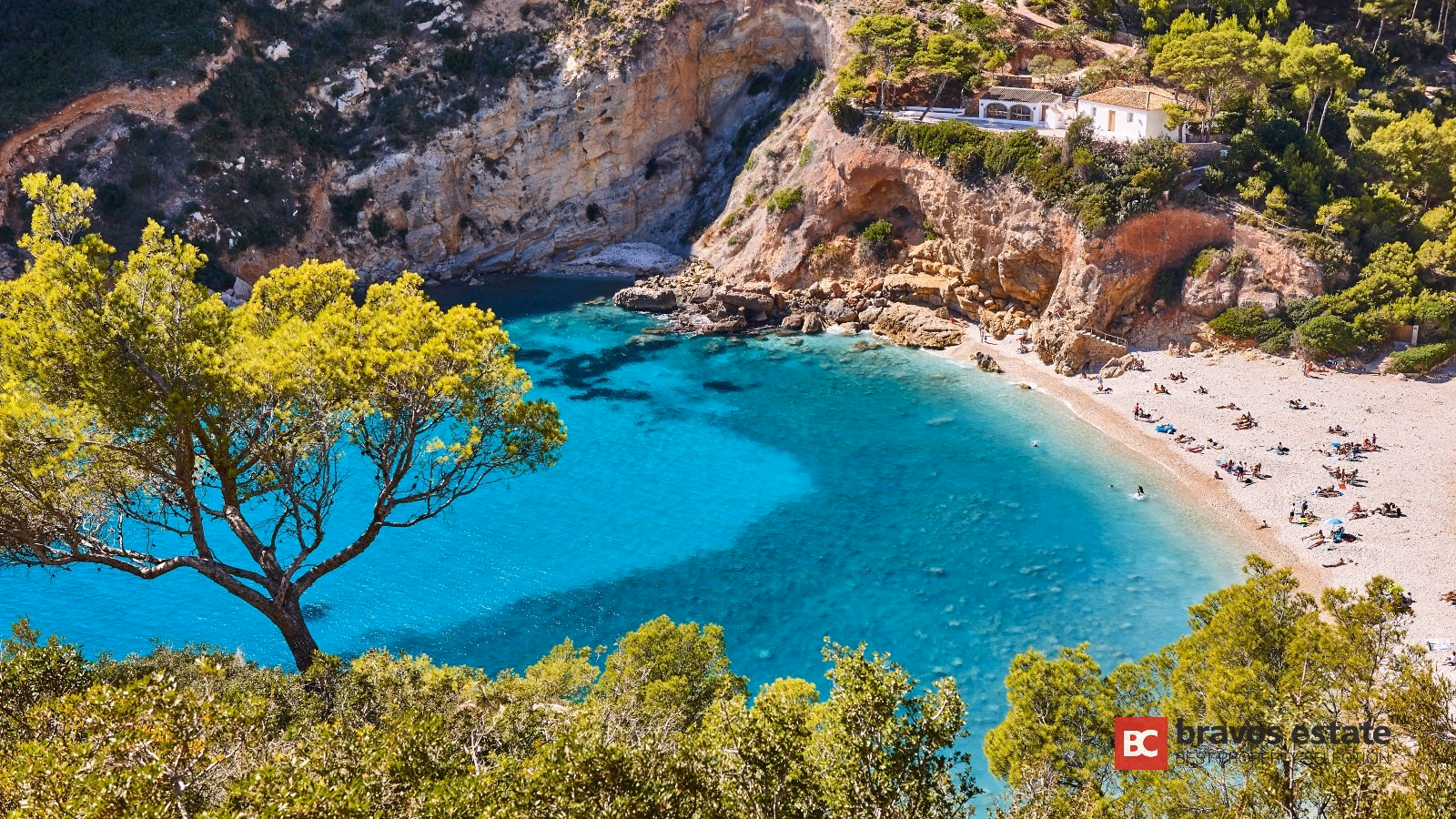 Beachside 3-Bedroom Apartment in Javea - 20