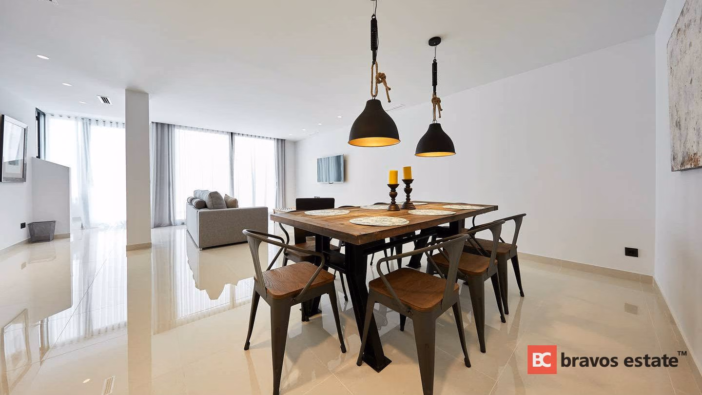 Villa con techos de 3,2 m y vistas al mar en las colinas de Benidorm - 9