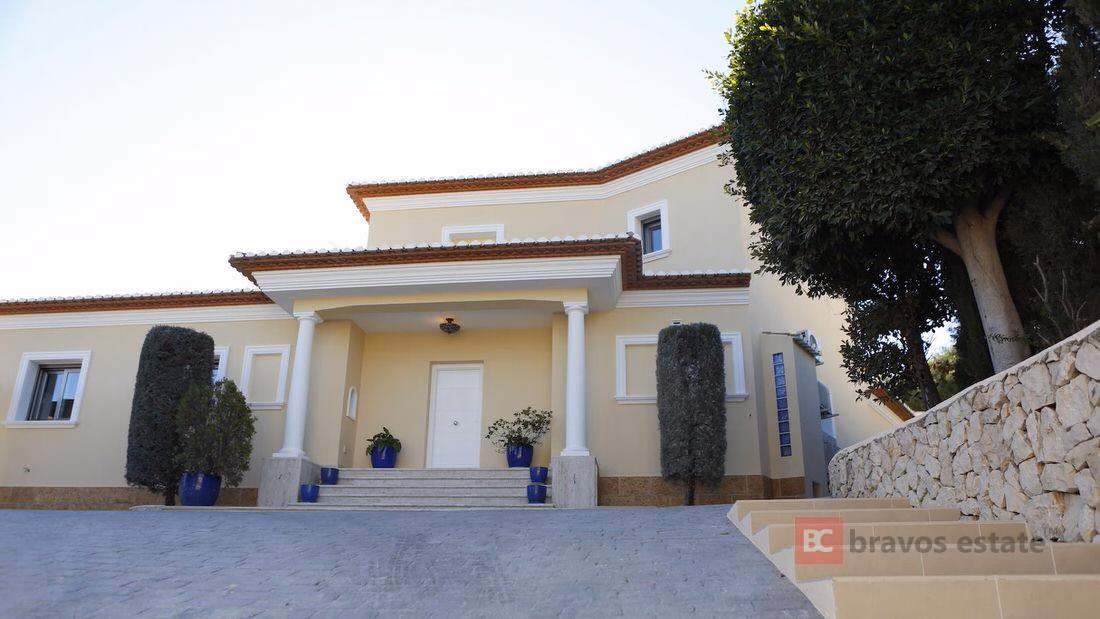 Villa De Lujo de 4 Dormitorios en Benissa · 465 m² - 11