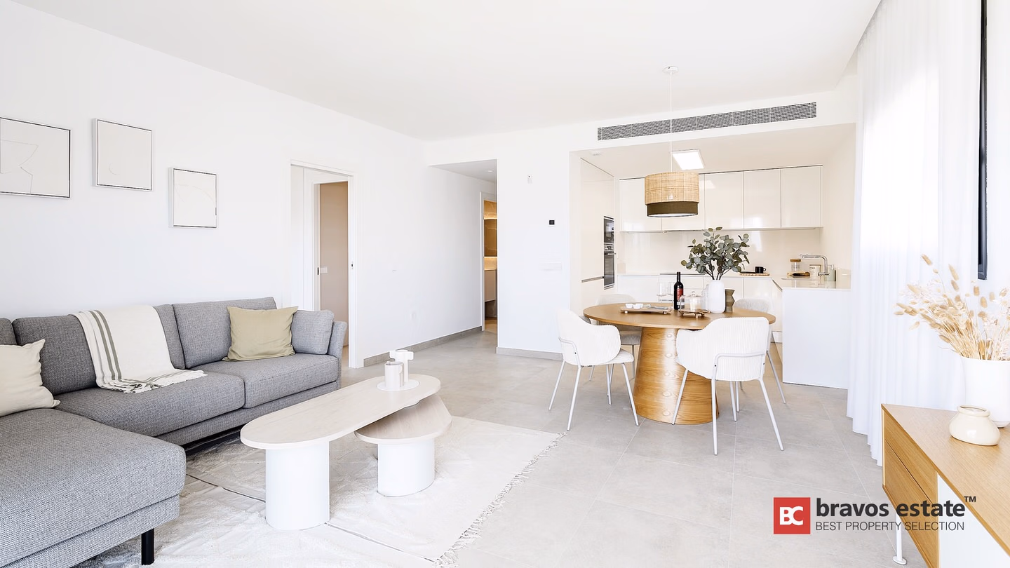 Beachside 2-Bedroom Apartment in Arenales del Sol - 6