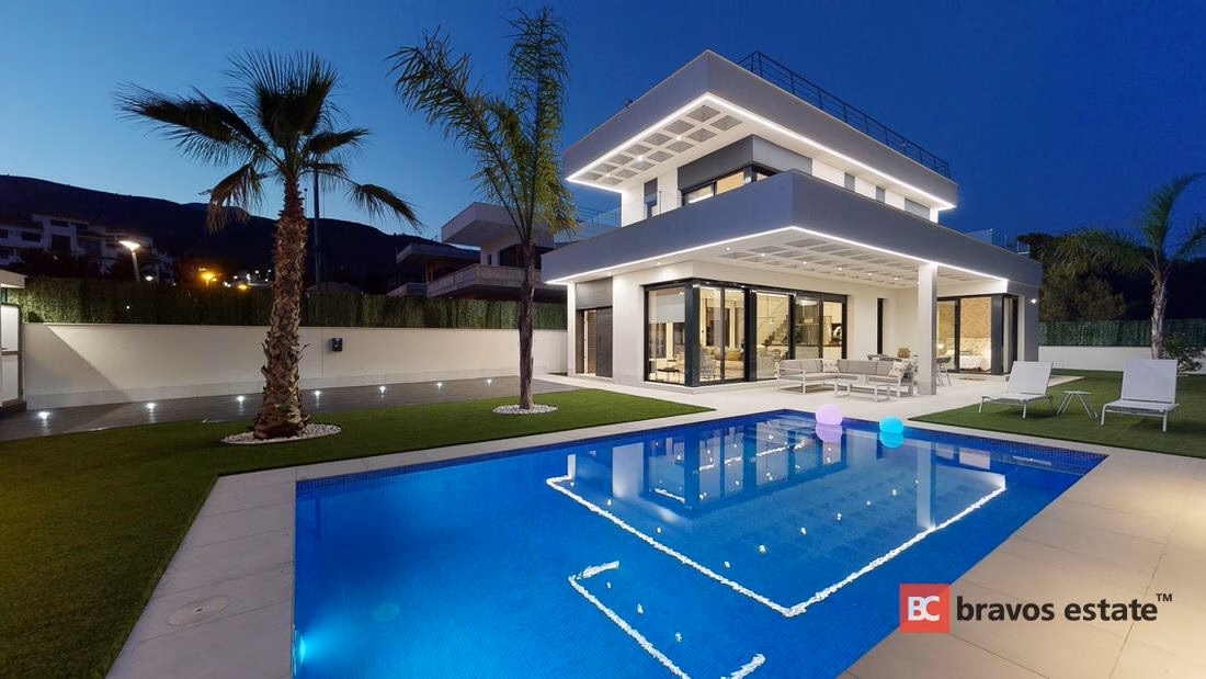 Spacious 3-Bedroom Villa in Finestrat · 282 m² - 11