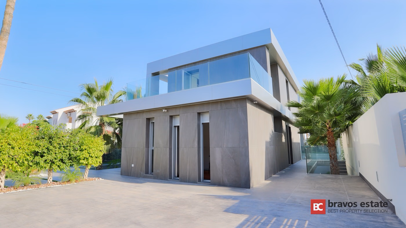 Beachside 7-Bedroom Villa in Playa de San Juan - 5
