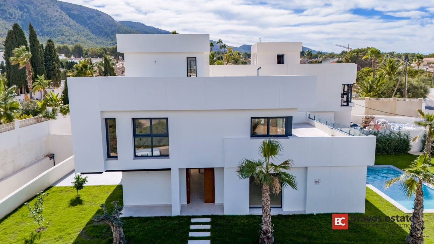 Villa with Elevator and En-Suite Bedrooms in Alfaz del Pi - 3