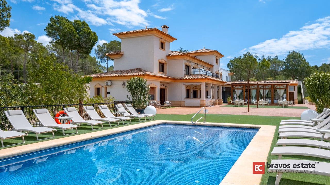 Villa De Lujo de 12 Dormitorios en Finestrat - 2