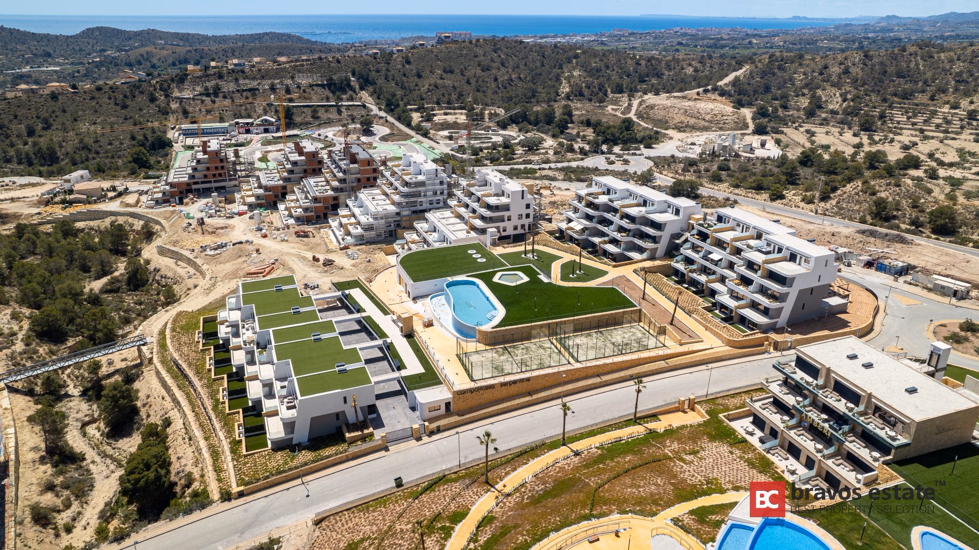 Apartamento de 3 Dormitorios con Vistas al Mar y al Skyline, Finestrat - 2