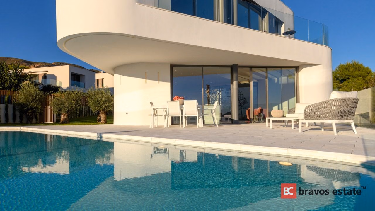 Spacious 4-Bedroom Villa in Finestrat · 331 m² - 5