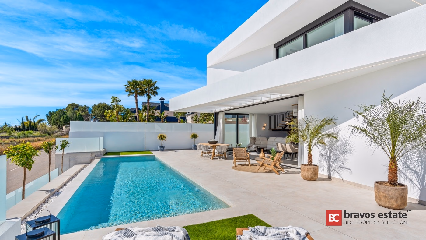 Villa with 140 m² Basement and Solar Power in La Nucía - 3