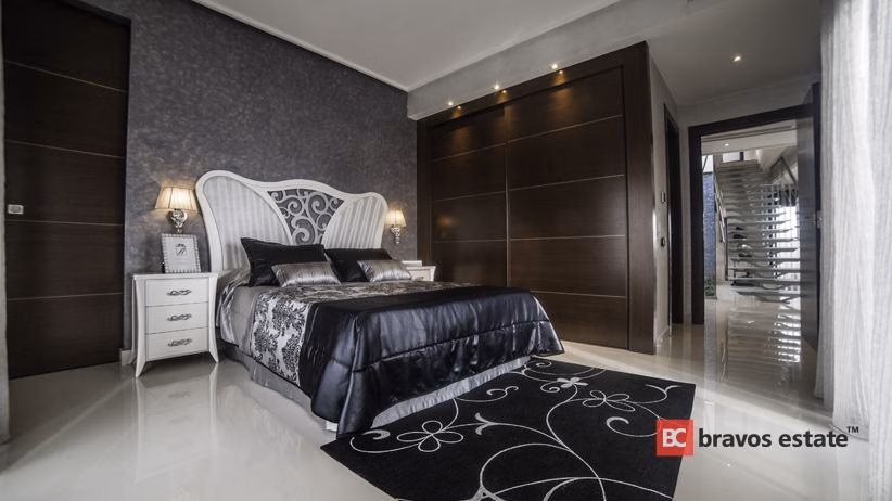 Beachside 3-Bedroom Villa in Campoamor · 193 m² - 13