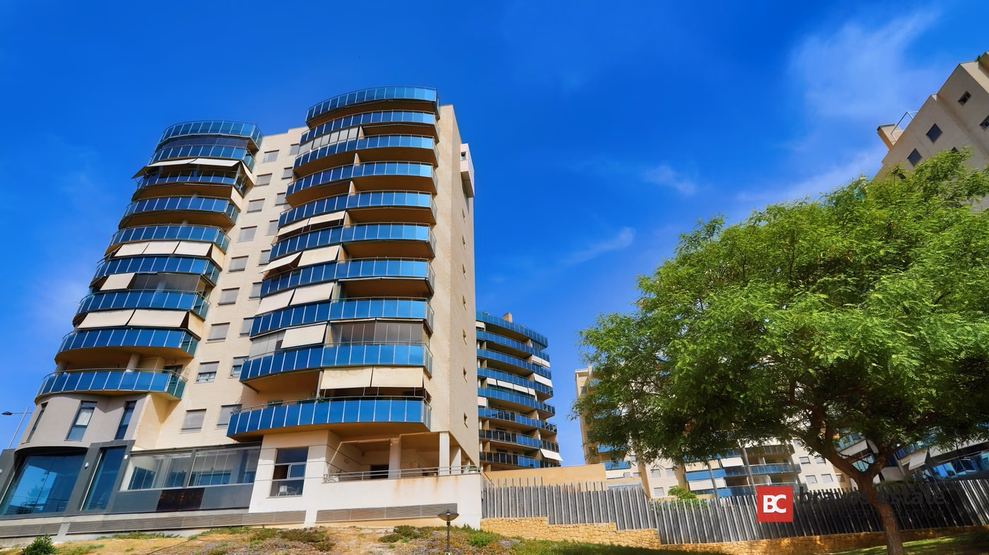 Beachside 3-Bedroom Apartment in El Campello - 24