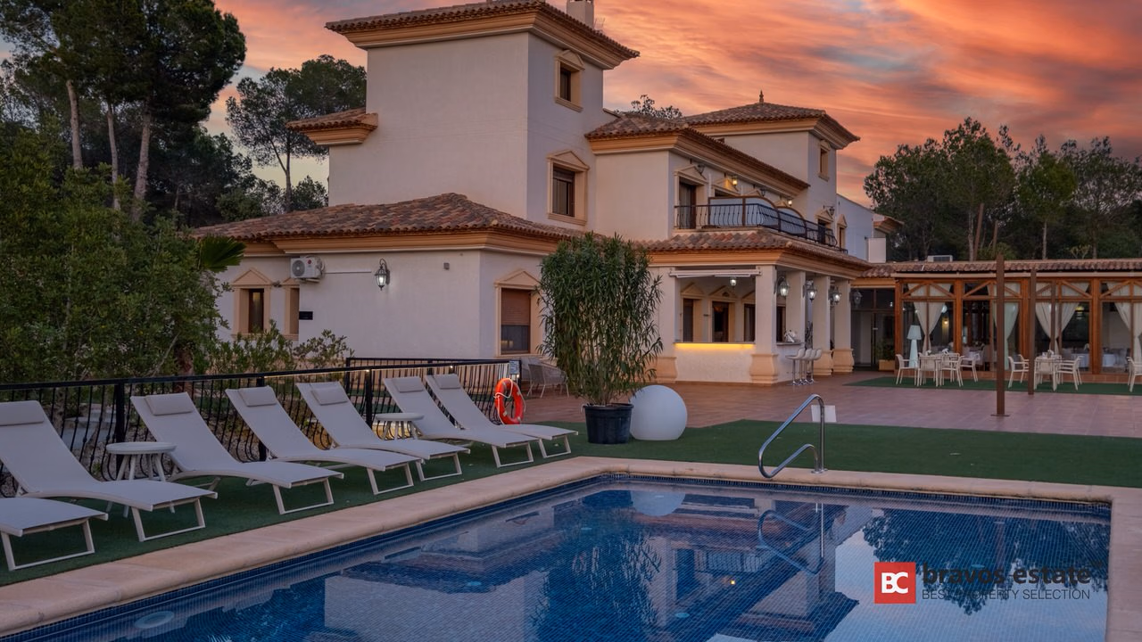 Villa De Lujo de 12 Dormitorios en Finestrat - 87