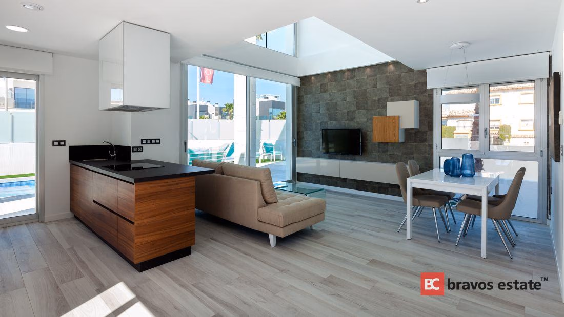 Spacious 3-Bedroom Villa in Cabo Roig - 11