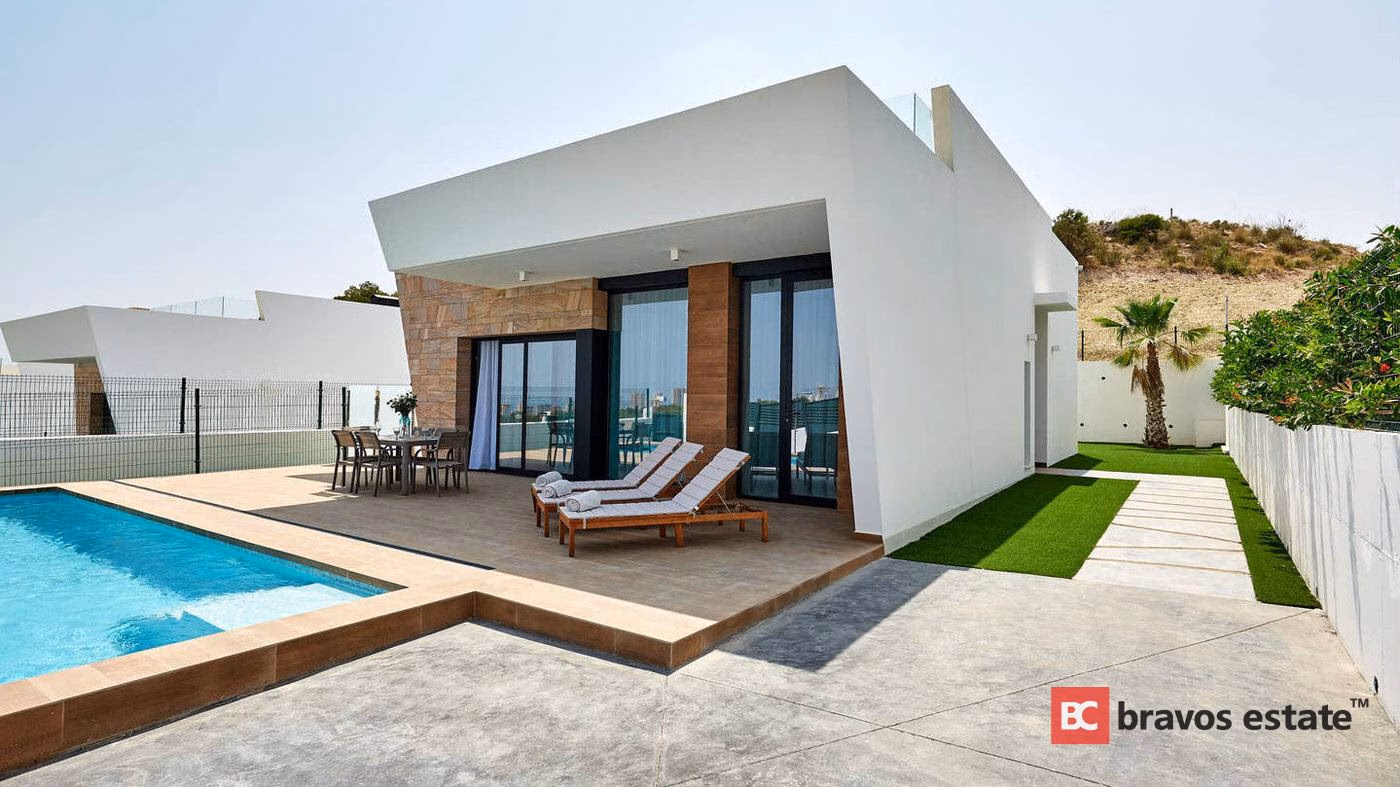 Spacious 5-Bedroom Villa in Finestrat 1