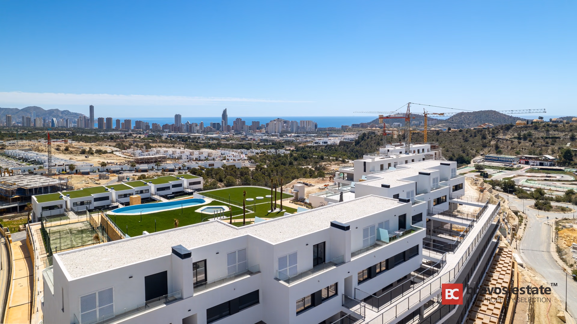 Apartamento de 3 Dormitorios con Vistas al Mar y al Skyline, Finestrat - 24