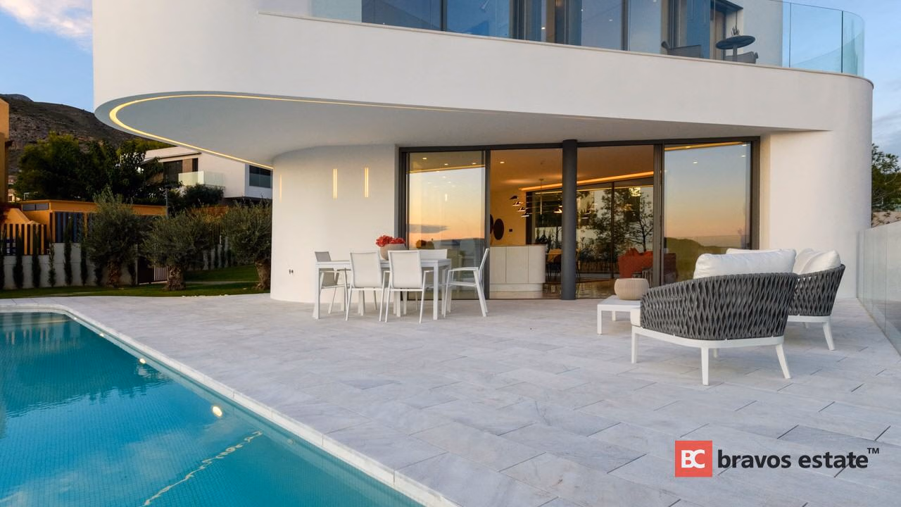 Spacious 4-Bedroom Villa in Finestrat · 331 m² - 7