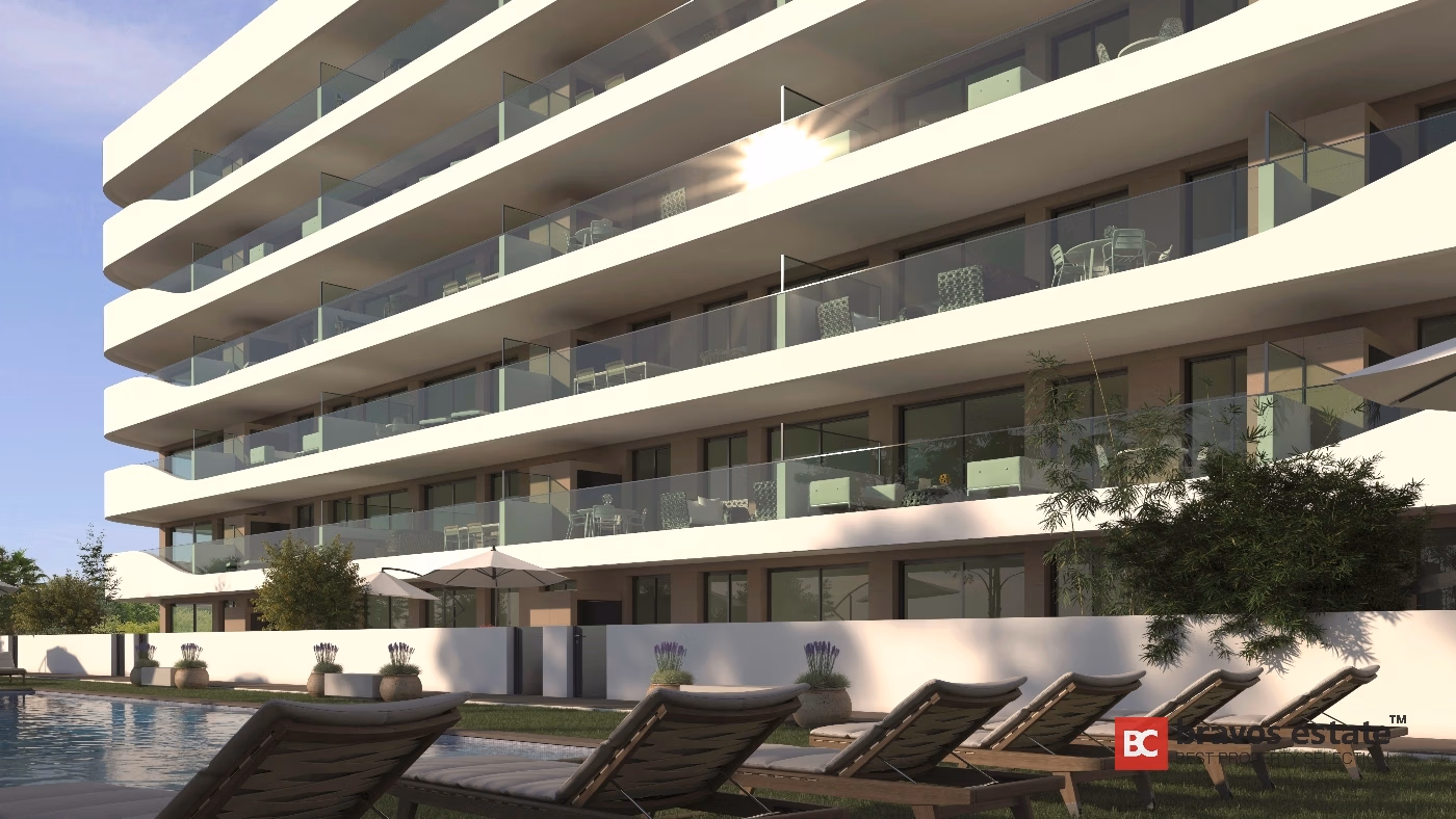 Beachside 2-Bedroom Apartment in Arenales del Sol · 89 m² - 2