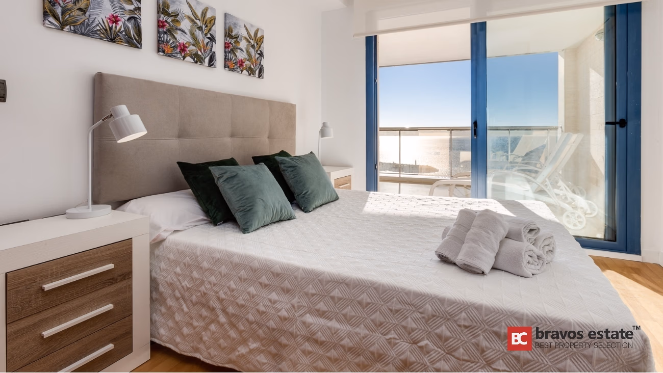 Seafront 2-Bedroom Apartment in Altea - 12