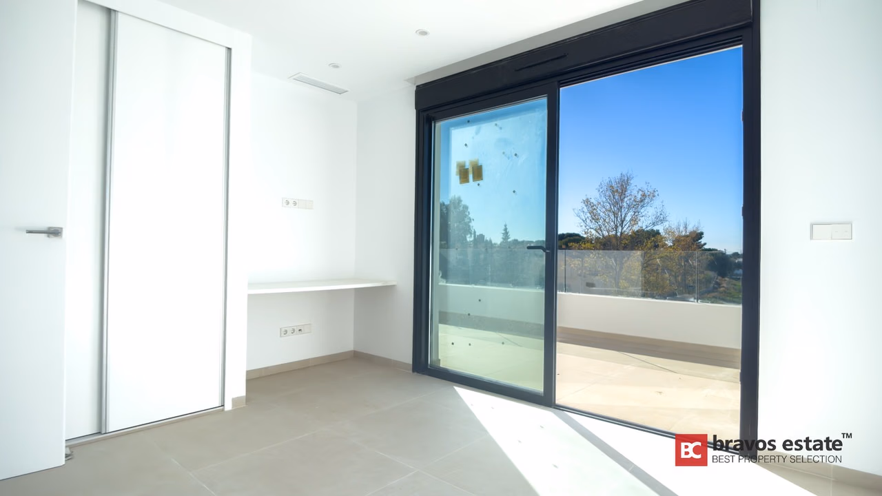 Villa Cerca del Mar de 5 Dormitorios en El Campello · 275 m² - 11