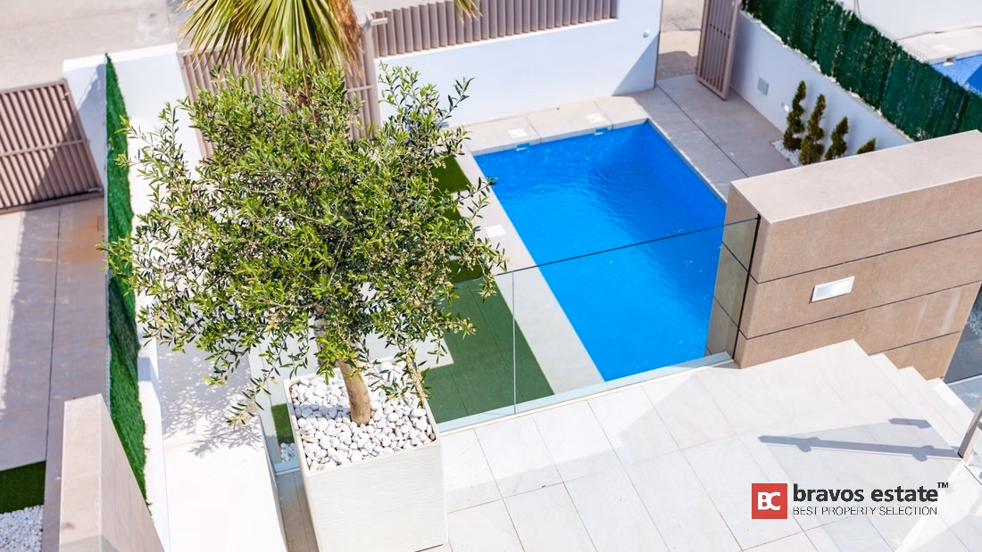 Villa de Obra Nueva de 3 Dormitorios en Guardamar del Segura - 24