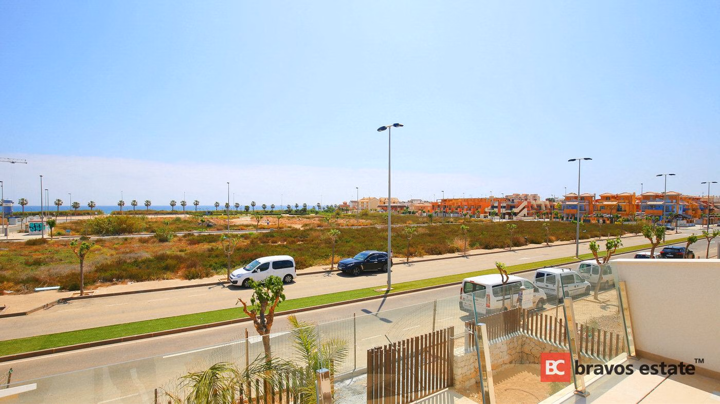 Beachside 3-Bedroom Bungalow in Torre de la Horada - 5
