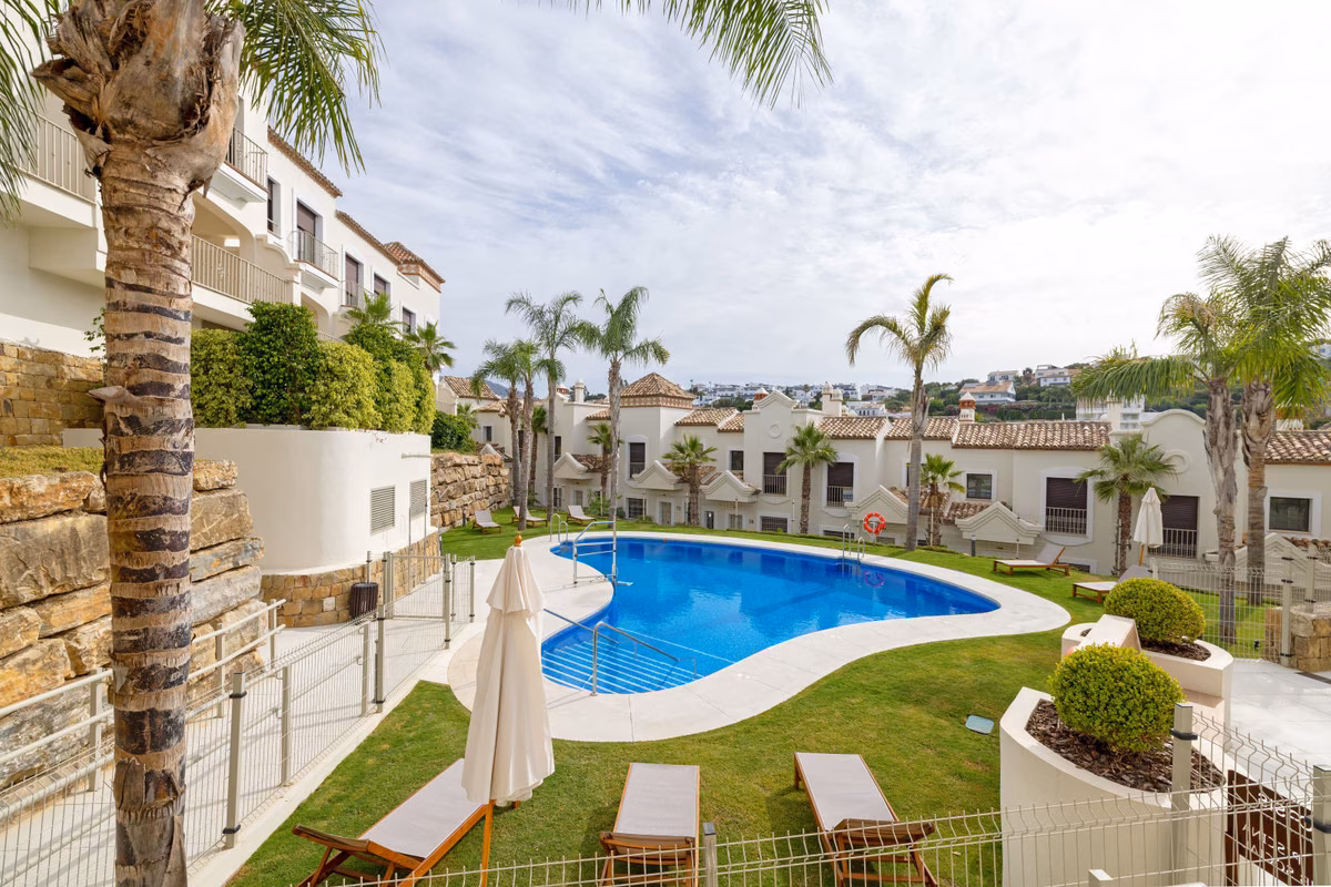 Altoasis — Townhouses on the Valle Romano Golf Frontline, Estepona 1