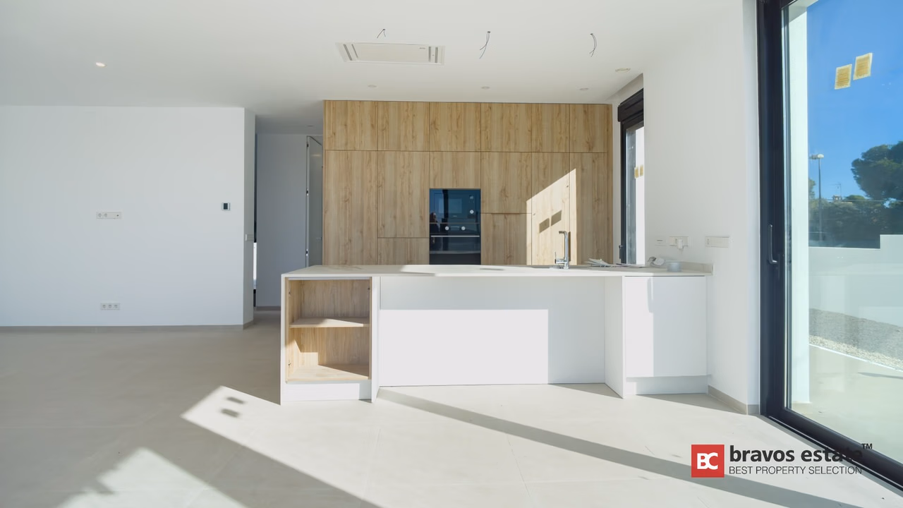 Villa Cerca del Mar de 5 Dormitorios en El Campello · 275 m² - 5