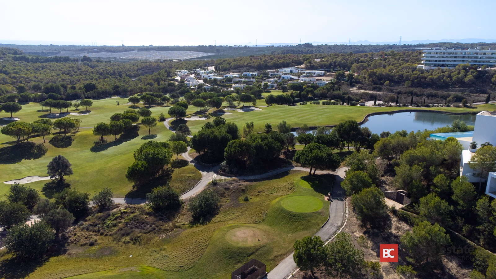 Villa Espaciosa de 3 Dormitorios en Las Colinas · 409 m² - 29