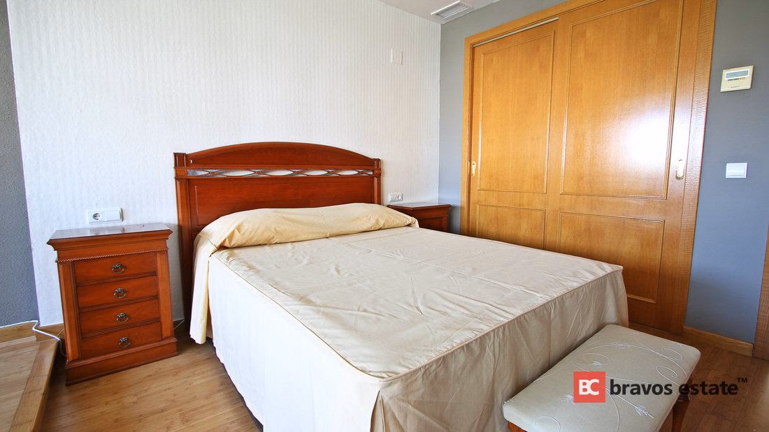 Spacious 4-Bedroom Bungalow in Playa de San Juan - 9