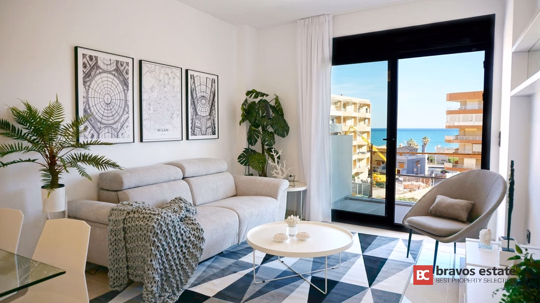 Seafront 2-Bedroom Apartment in Guardamar del Segura - 9