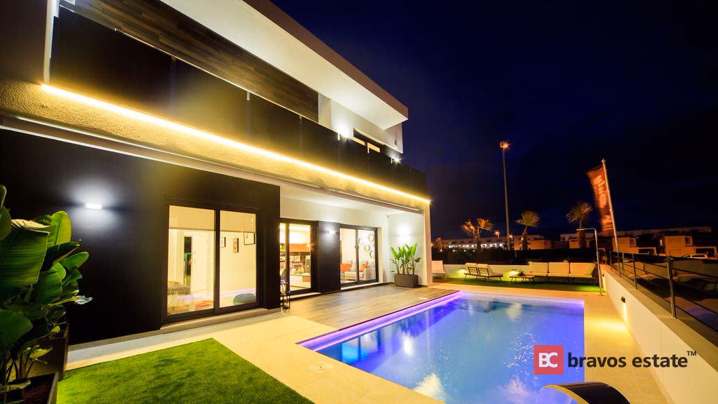 New Build 3-Bedroom Villa in Cabo Roig · 193 m² - 2