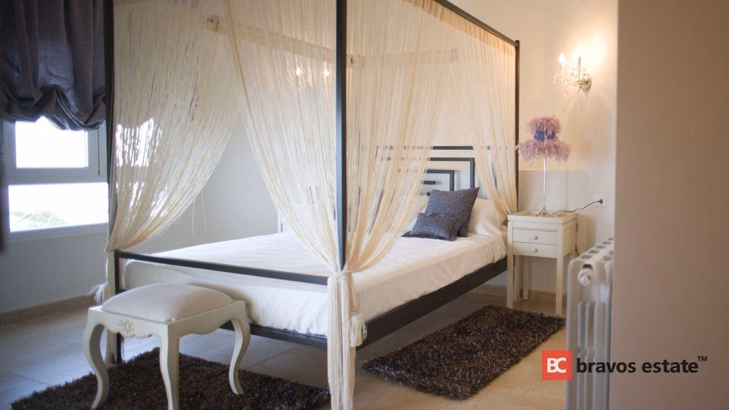 Beachside 3-Bedroom Villa in Cumbre del Sol - 1