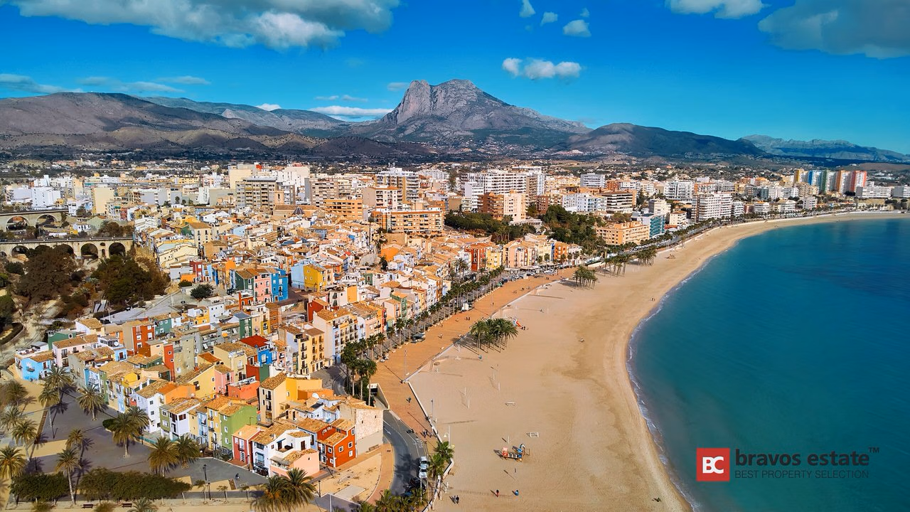 Seafront 1-Bedroom Apartment in Villajoyosa · 63 m² - 13