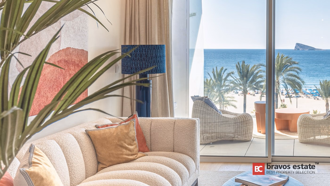 Frontline 2-Bed Apartment on Poniente Beach, Benidorm - 10