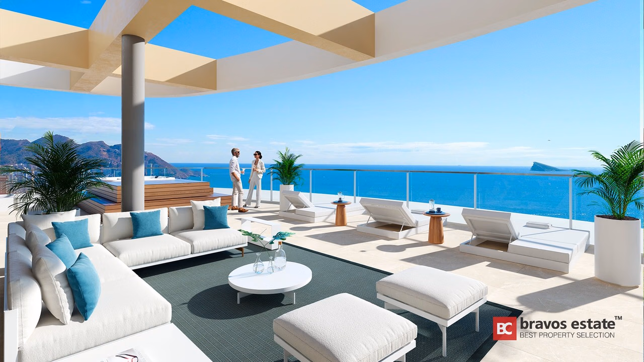 Seafront 4-Bedroom Apartment in Benidorm 1