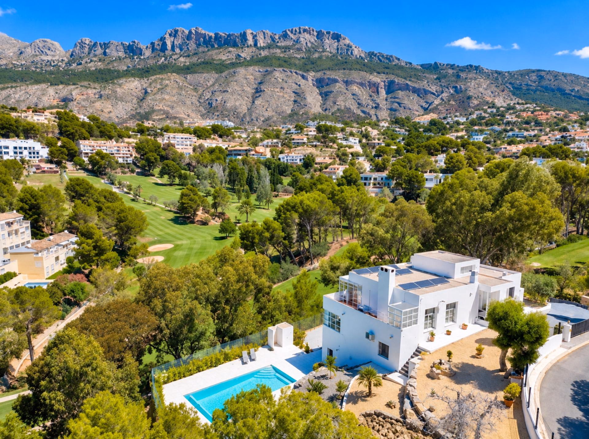 Don Cayo, Altea — Frontline Golf 4-Bedroom Villa, 1,200 m² Plot, Renovated 2022 1