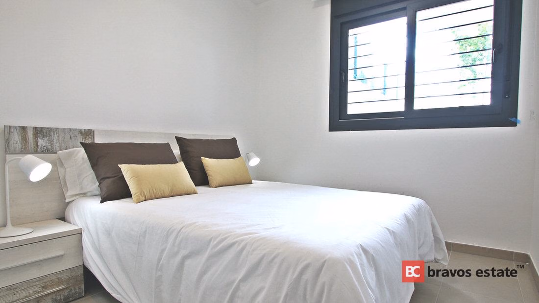 Beachside 2-Bedroom Apartment in Arenales del Sol · 113 m² - 15