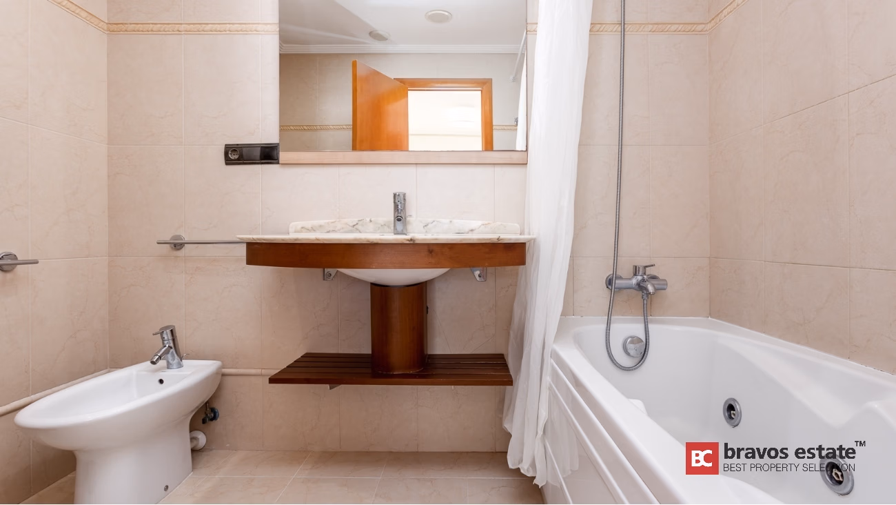 Seafront 2-Bedroom Apartment in Altea - 18