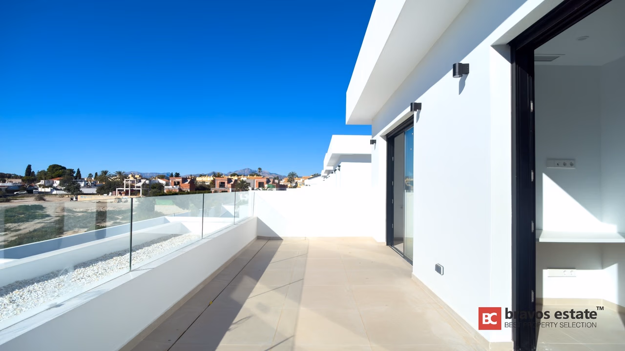Villa Cerca del Mar de 5 Dormitorios en El Campello · 275 m² - 14