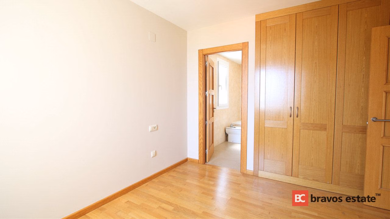 Beachside 4-Bedroom Apartment in El Campello · 141 m² - 17