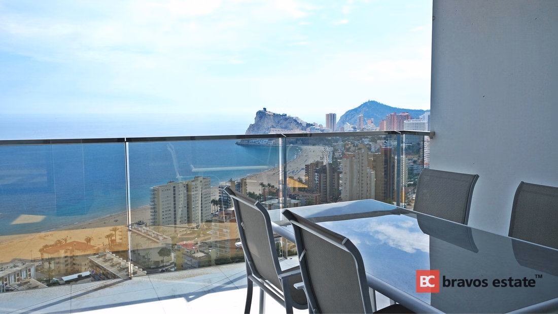 Seafront 2-Bedroom Apartment in Benidorm · 357 m² - 18