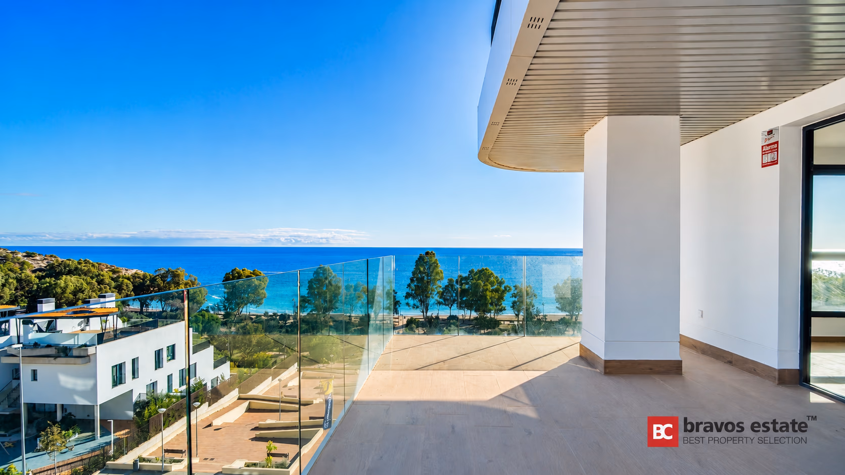 Apartamento de 3 Dormitorios en Primera Línea, Villajoyosa - 2