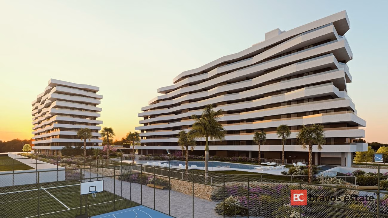 Beachside 4-Bedroom Apartment in Playa de San Juan · 136 m² - 17