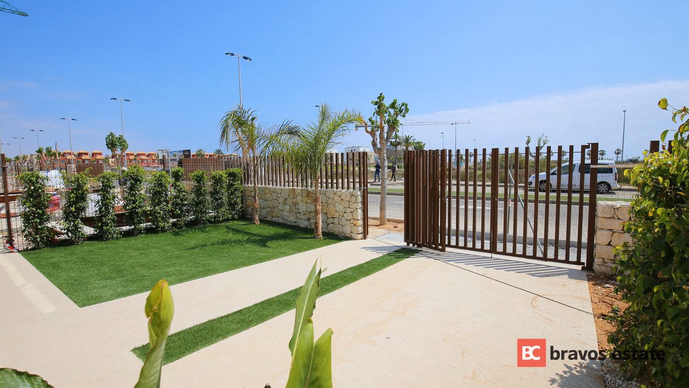 Beachside 3-Bedroom Bungalow in Torre de la Horada - 11