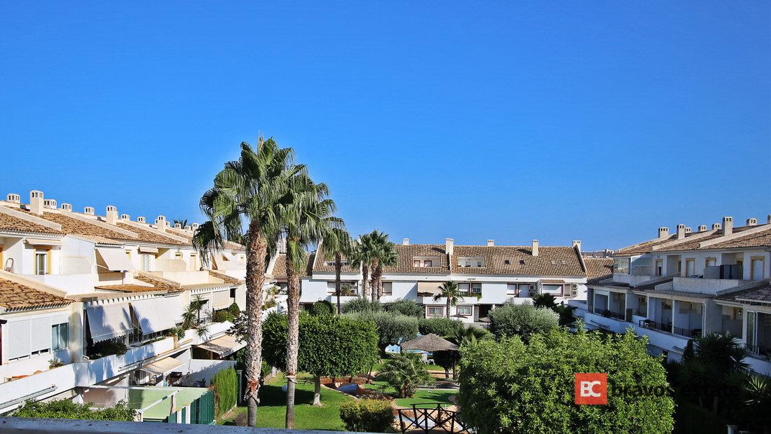 Spacious 4-Bedroom Bungalow in Playa de San Juan - 18