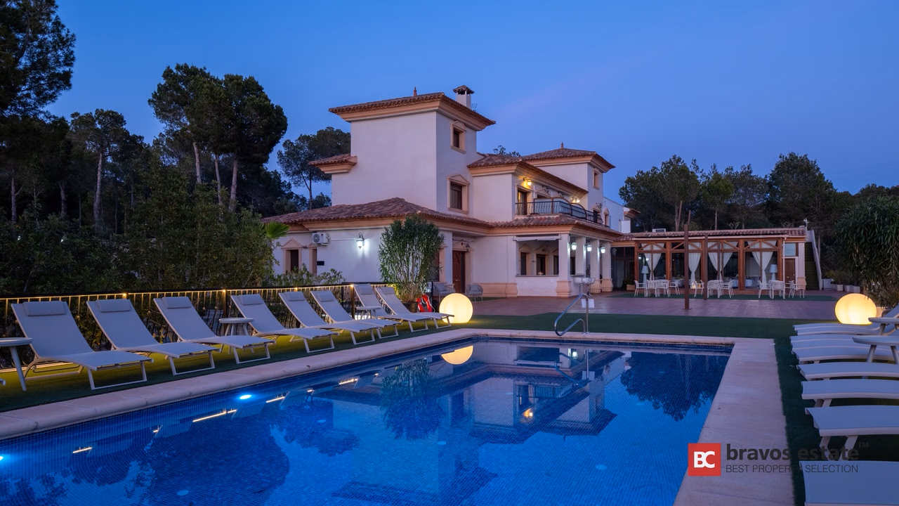 Villa De Lujo de 12 Dormitorios en Finestrat - 18